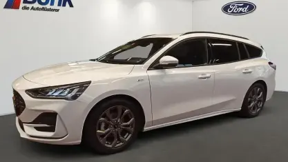 Gebraucht Ford Focus ST-Line 125 PS (91 kW) 2024 Frozen white Limousine