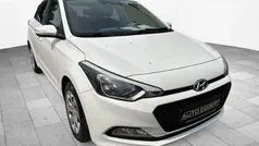 Weiss Gebraucht 2015 Hyundai i20 Trend Limousine | 6.990 € (Guter Preis)