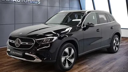 Gebraucht Mercedes GLC300e 333 PS (244 kW) 2023 Schwarz SUV