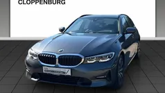 Grau Gebraucht 2022 BMW 320 Sport Line Kombi | 28.900 € (Guter Preis)