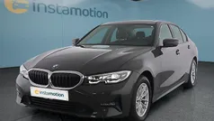 Grau Gebraucht 2022 BMW 320 Limousine | 33.499 € (Guter Preis)