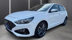 Weiss Gebraucht 2022 Hyundai i30 Trend Limousine | 19.780 € (Fairer Preis)