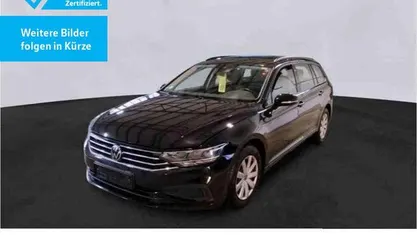 Deep black perleffekt Gebraucht 2022 VW Passat Conceptline Kombi | 21.890 € (Guter Preis)