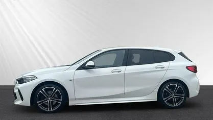 Weiss Gebraucht 2022 BMW 118 M Sport Kleinwagen | 19.998 € (Guter Preis)