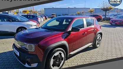 Rot schwarz Neu 2025 Renault 4 E-Tech Evolution SUV | 27.990 € (Guter Preis)