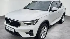 Crystal white (metallic) Gebraucht 2024 Volvo XC40 Core SUV | 33.980 € (Superpreis)