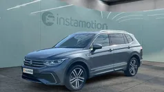 Grau Gebraucht 2024 VW Tiguan Allspace R-line SUV | 46.620 € (Fairer Preis)