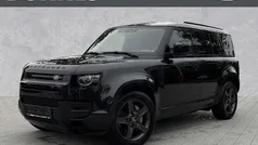 Schwarz (santoriniblack metallic) Gebraucht 2025 Land Rover Defender SE Dynamic SUV | 86.775 € (Guter Preis)