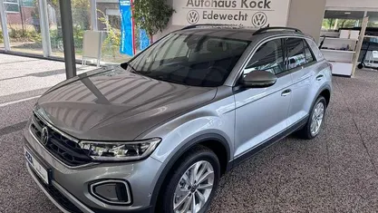 Pyritsilber metallic Gebraucht 2025 VW T-Roc Life SUV | 25.980 € (Guter Preis)