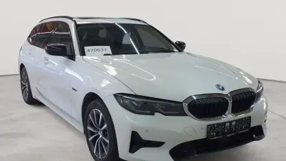 Gebraucht BMW 330 Sport Line 184 PS (135 kW) 2022 Mineralweiß metallic Kombi