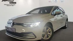 Weiss Gebraucht 2023 VW Golf VIII Life Limousine | 19.900 € (Superpreis)