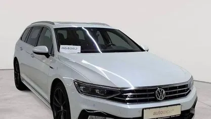 Oryxweiß perlmutteffekt Gebraucht 2020 VW Passat Elegance Kombi | 25.290 € (Fairer Preis)