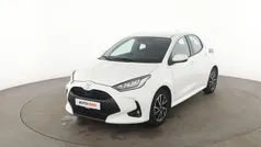 Weiß Gebraucht 2023 Toyota Yaris Team Limousine | 17.990 € (Fairer Preis)