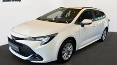 Weiss Gebraucht 2024 Toyota Corolla Business Edition Kombi | 28.670 € (Fairer Preis)