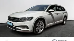 Weiß Gebraucht 2023 VW Passat Business Kombi | 28.990 € (Etwas zu teuer)