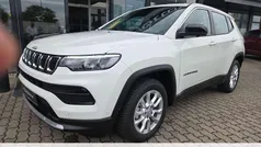 Weiß Neu 2025 Jeep Compass Altitude SUV | 34.990 € (Fairer Preis)