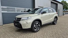 Savannah ivory metallic Neu 2025 Suzuki Vitara Comfort+ SUV | 23.990 € (Superpreis)