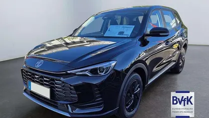 Neu MG ZS 116 PS (85 kW) 2025 Pebble black metallic/schwarz Limousine