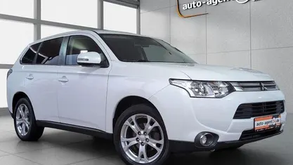 Gebraucht Mitsubishi Outlander 150 PS (110 kW) 2015 Perlmuttweiß SUV