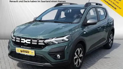 Usata Dacia Sandero Expression 110 CV (80 kW) 2023 Verde Berlina