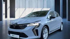 Grau Gebraucht 2024 Renault Clio V Evolution Limousine | 15.990 € (Fairer Preis)