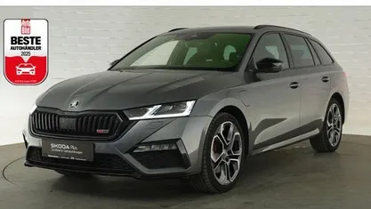 Graphite grau (metallic) Gebraucht 2023 Skoda Octavia RS Kombi | 29.824 € (Fairer Preis)