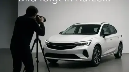 Używany Opel Corsa 101 KM (74 kW) 2024 Biały Hatchback