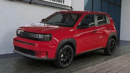 Neu Fiat Grande Panda Red 83 kW (113 PS) 2025 Rot Kleinwagen