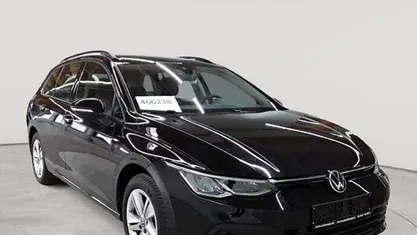 Gebraucht VW Golf VIII Life 150 PS (110 kW) 2022 Deep black perleffekt Kombi