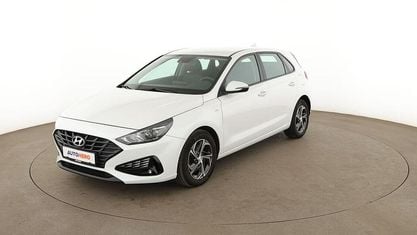 Gebraucht Hyundai i30 Select 120 PS (88 kW) 2022 Weiß Limousine