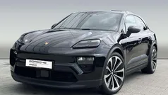 Tiefschwarzmetallic Gebraucht 2024 Porsche Macan SUV | 102.980 € (Teuer)