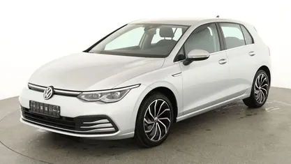 Second-hand VW Golf VIII Style 150 CP (110 kW) 2022 Argintiu Berlinǎ
