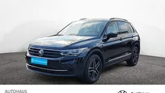 Schwarz Gebraucht 2021 VW Tiguan Life SUV | 27.880 € (Fairer Preis)