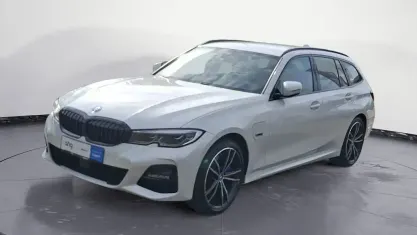 Gebraucht BMW 330e M Sport 292 PS (214 kW) 2022 Weiß Kombi