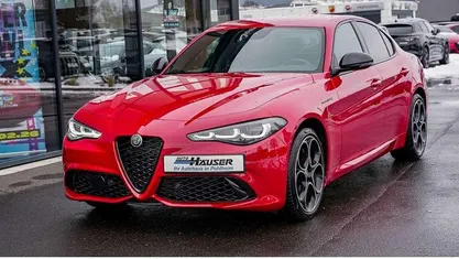 Rot Gebraucht 2024 Alfa Romeo Giulia Competizione Limousine | 38.985 € (Guter Preis)