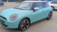 Ocean wave green Neu 2025 Mini Cooper Favoured Kleinwagen | 28.500 € (Superpreis)