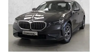 Gebraucht BMW 520 Sport Line 197 PS (144 kW) 2023 Grau Limousine