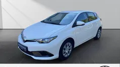Weiß Gebraucht 2018 Toyota Auris Cool Limousine | 12.990 € (Fairer Preis)
