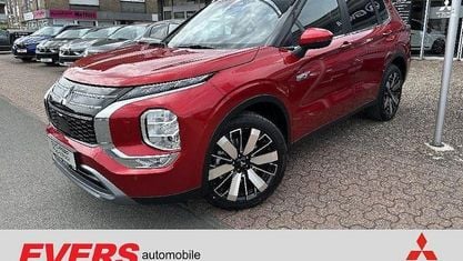 Nowe Mitsubishi Outlander P-HEV Intro Edition 136 KM (100 kW) 2025 Czerwony Sedan/Limuzyna