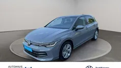 Mondsteingrau uni Gebraucht 2024 VW Golf VIII Life Limousine | 24.850 € (Fairer Preis)