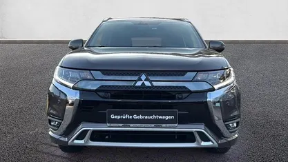 Gebraucht Mitsubishi Outlander P-HEV Plus 224 PS (164 kW) 2020 Granitbraun SUV