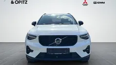 Weiß (crystal white) Neu 2025 Volvo XC40 Plus SUV | 38.990 € (Fairer Preis)