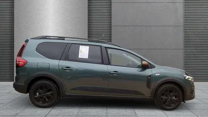 Zedergrün Neu 2025 Dacia Jogger Extreme Van / Kleinbus | 21.290 € (Fairer Preis)