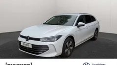 Weiss Gebraucht 2024 VW Passat Business Kombi | 33.876 € (Fairer Preis)