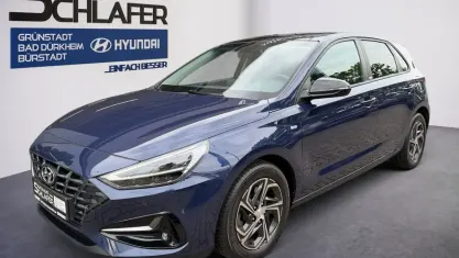 Gebraucht Hyundai i30 Intro Edition 159 PS (116 kW) 2020 Stellar blue / met Limousine
