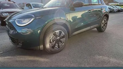 Neu Fiat 600 110 PS (80 kW) 2025 688 mare grün SUV