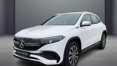 Polarweiß Gebraucht 2021 Mercedes EQA250 AMG line SUV | 31.970 € (Fairer Preis)