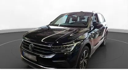 Deepblack perleffekt (schwarz) Gebraucht 2022 VW Tiguan Life SUV | 29.490 € (Fairer Preis)