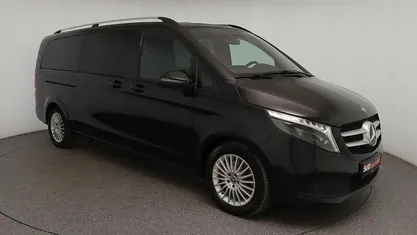 Gebraucht Mercedes V300 174 PS (127 kW) 2024 Schwarz Van / Kleinbus