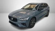 Grau Gebraucht 2024 Volvo V60 Plus Kombi | 35.990 € (Fairer Preis)